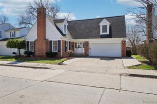 20600 Danbury Lane, Harper Woods, MI 48225