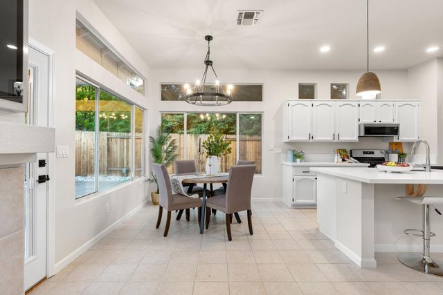 5005 Bradford Dr, Rocklin, CA 95765