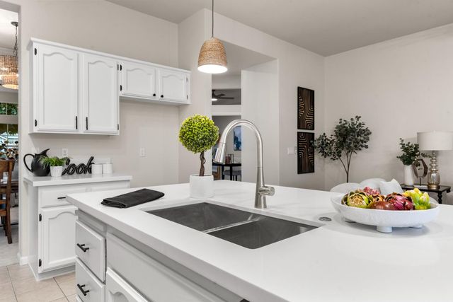 5005 Bradford Dr, Rocklin, CA 95765