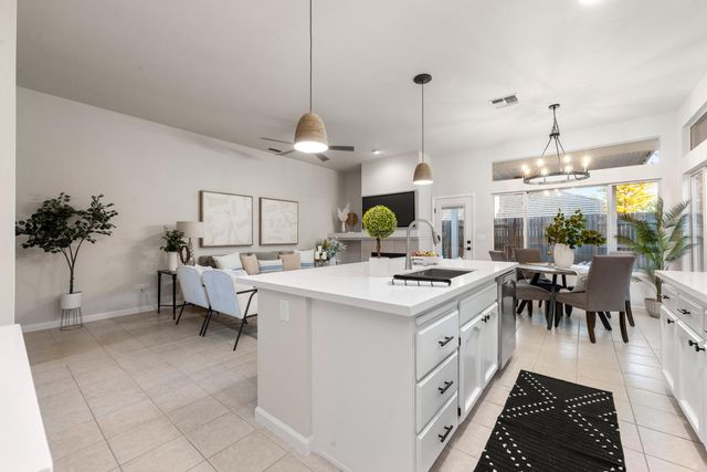 5005 Bradford Dr, Rocklin, CA 95765