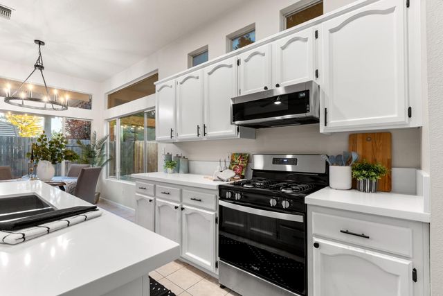5005 Bradford Dr, Rocklin, CA 95765