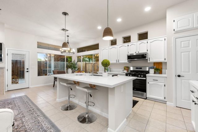 5005 Bradford Dr, Rocklin, CA 95765