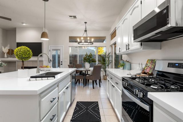 5005 Bradford Dr, Rocklin, CA 95765