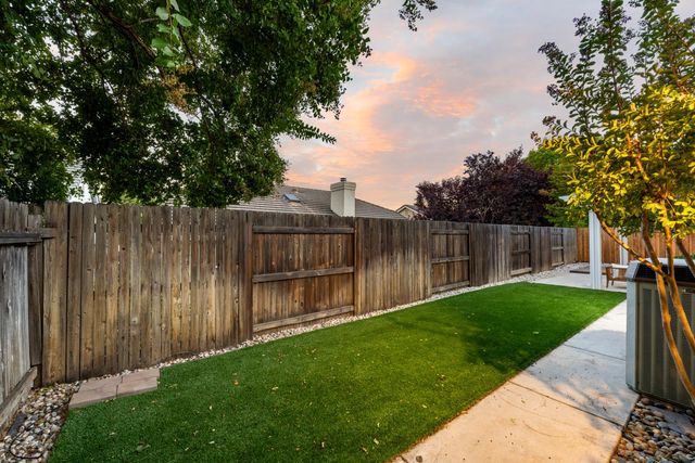 5005 Bradford Dr, Rocklin, CA 95765