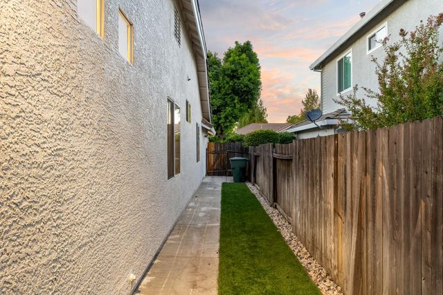 5005 Bradford Dr, Rocklin, CA 95765