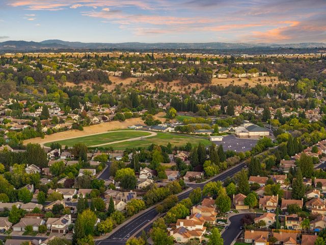 5005 Bradford Dr, Rocklin, CA 95765