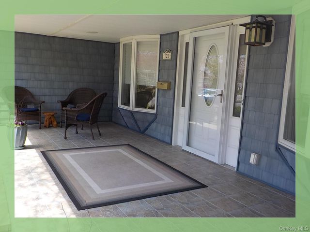 120 Mohawk Drive, Brightwaters, NY 11718