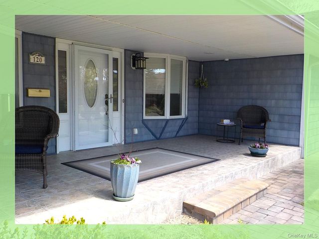 120 Mohawk Drive, Brightwaters, NY 11718