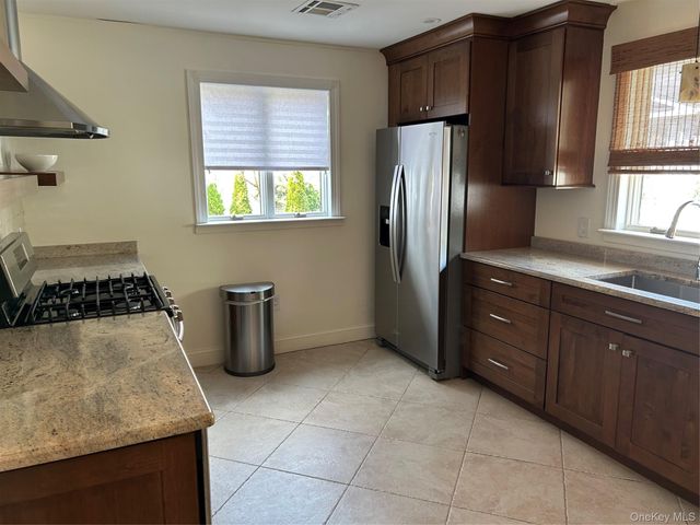 120 Mohawk Drive, Brightwaters, NY 11718