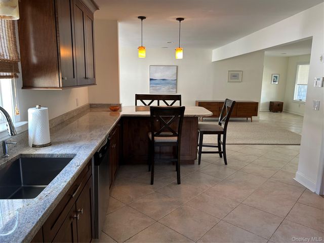 120 Mohawk Drive, Brightwaters, NY 11718