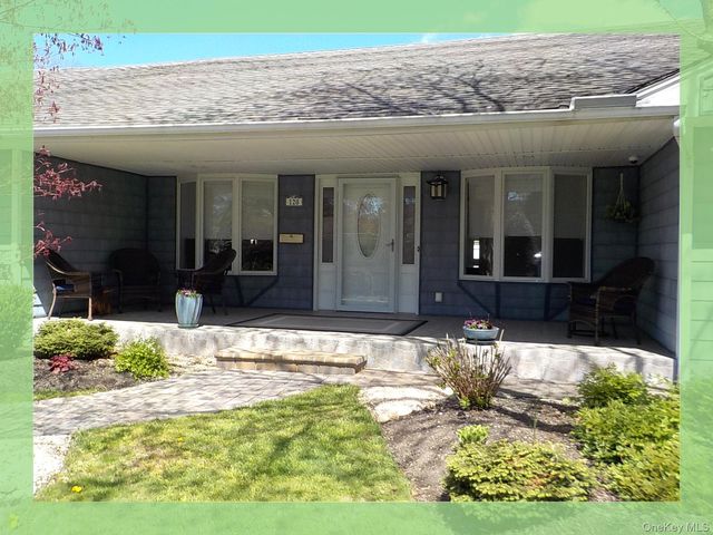120 Mohawk Drive, Brightwaters, NY 11718