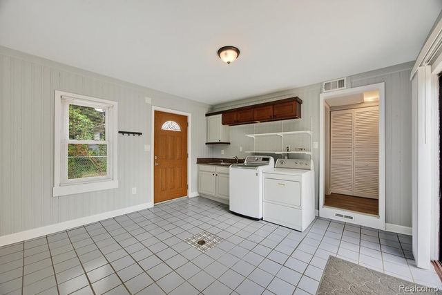 11665 Norborne, Redford, MI 48239