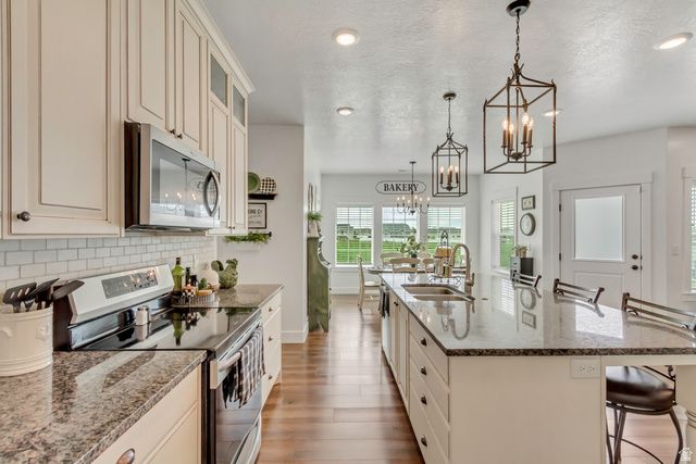 919 E 2050 N, North Ogden, UT 84414