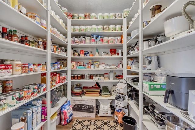 919 E 2050 N, North Ogden, UT 84414