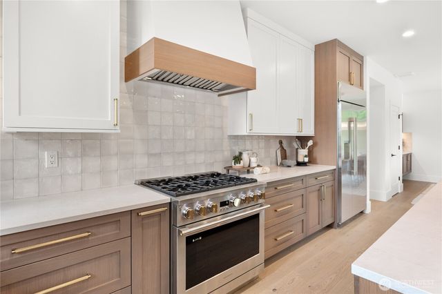 20371 80th Avenue NE, Kenmore, WA 98028
