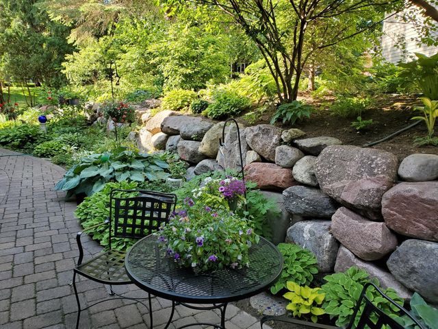 1001 Walden Court, Burnsville, MN 55337