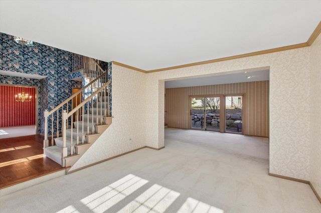 1001 Walden Court, Burnsville, MN 55337