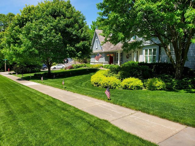 1001 Walden Court, Burnsville, MN 55337