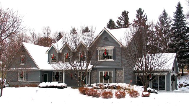 1001 Walden Court, Burnsville, MN 55337