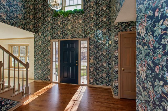 1001 Walden Court, Burnsville, MN 55337