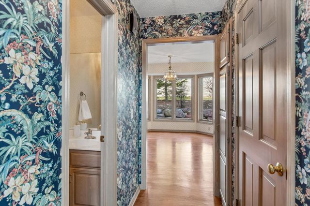 1001 Walden Court, Burnsville, MN 55337