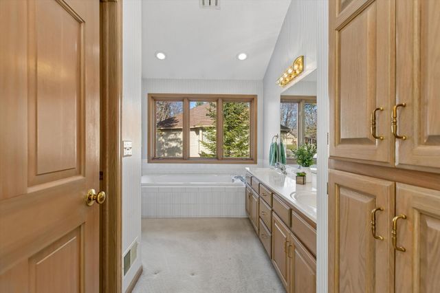 1001 Walden Court, Burnsville, MN 55337