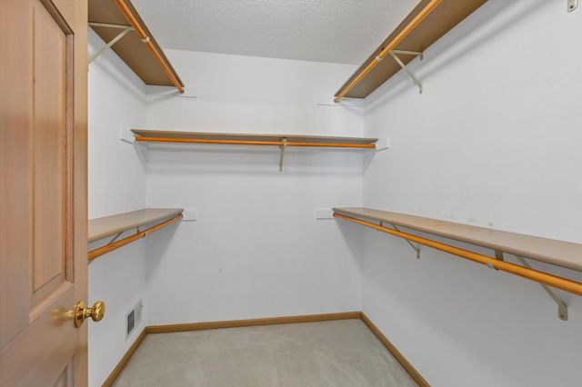 1001 Walden Court, Burnsville, MN 55337