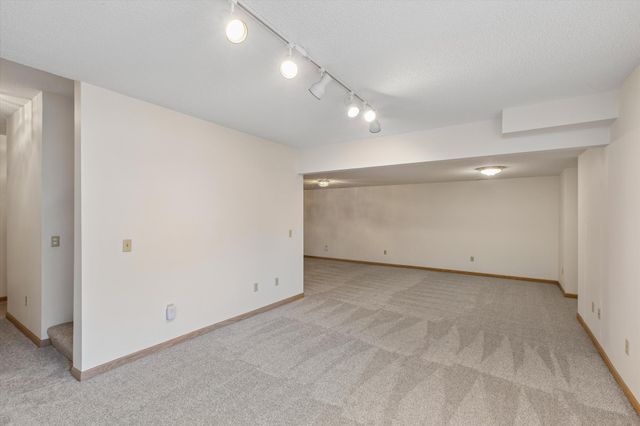 1001 Walden Court, Burnsville, MN 55337