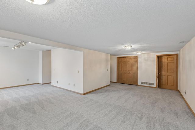 1001 Walden Court, Burnsville, MN 55337