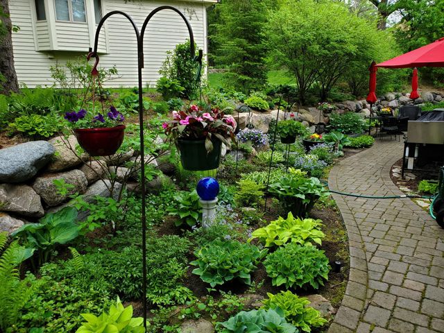 1001 Walden Court, Burnsville, MN 55337