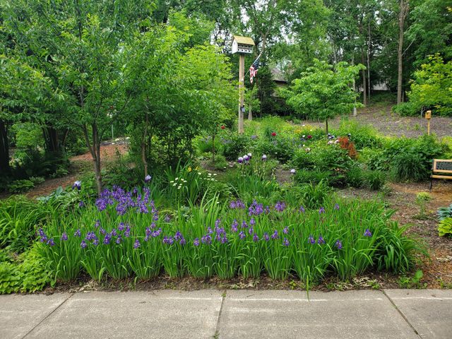 1001 Walden Court, Burnsville, MN 55337