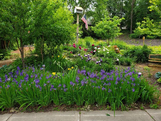 1001 Walden Court, Burnsville, MN 55337