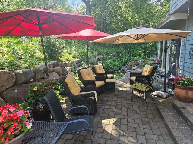 1001 Walden Court, Burnsville, MN 55337