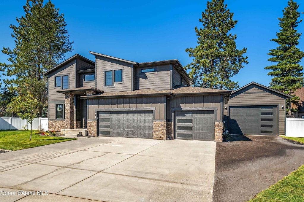 8805 CALIFORNIA ST, Rathdrum, ID 83858