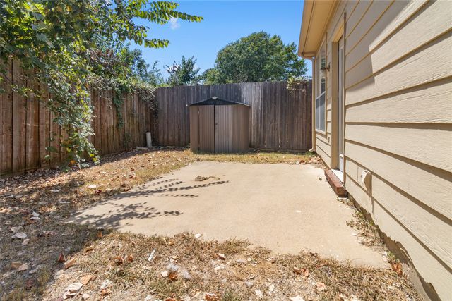 12652 Oakwood Circle, Fort Worth, TX 76040