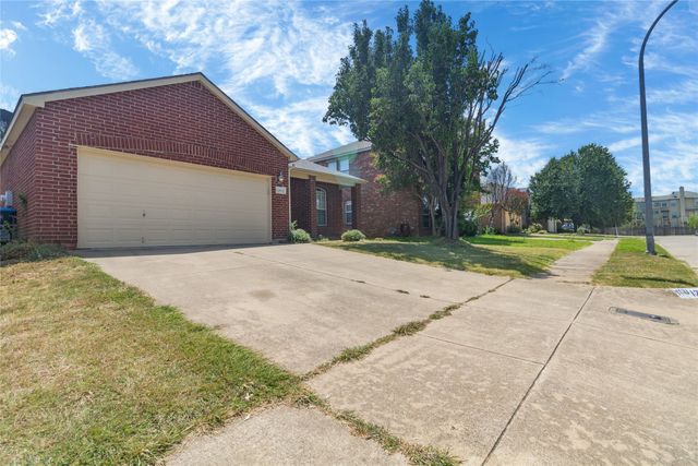 12652 Oakwood Circle, Fort Worth, TX 76040