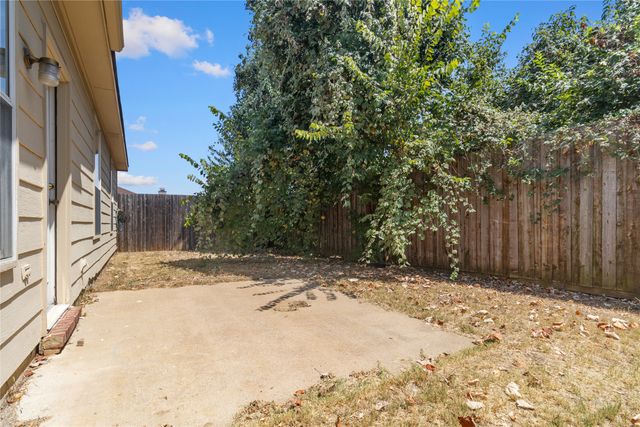 12652 Oakwood Circle, Fort Worth, TX 76040