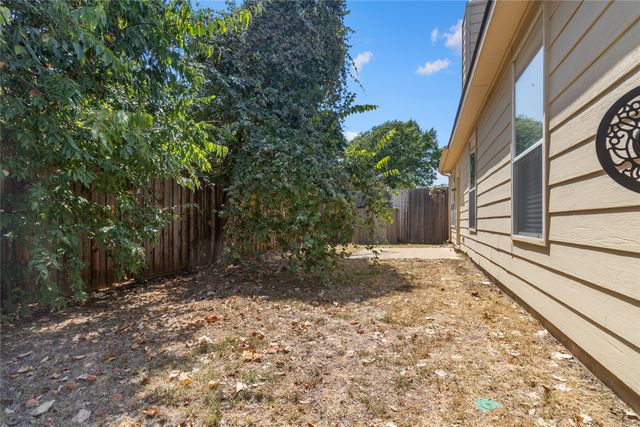 12652 Oakwood Circle, Fort Worth, TX 76040