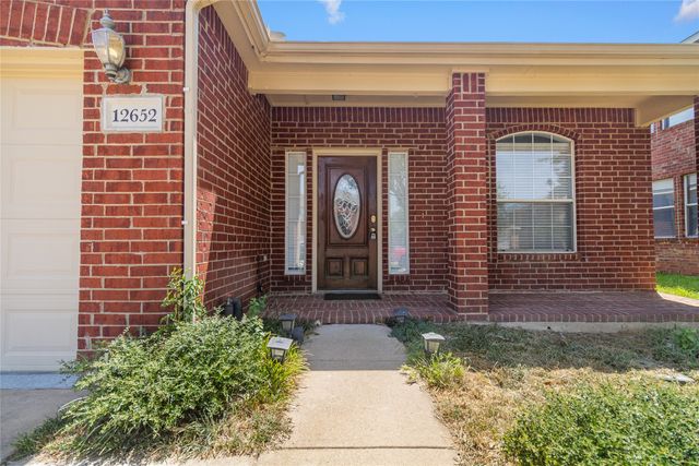 12652 Oakwood Circle, Fort Worth, TX 76040