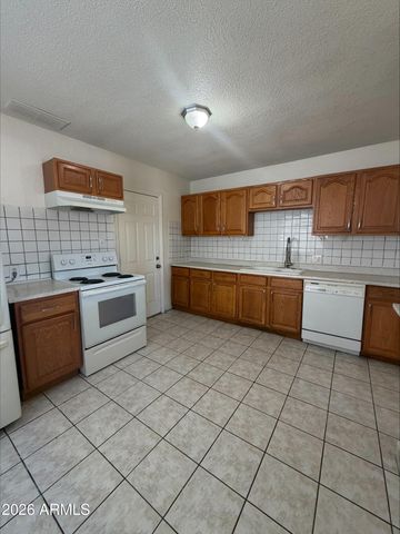 7221 N 26th Drive, Phoenix, AZ 85051