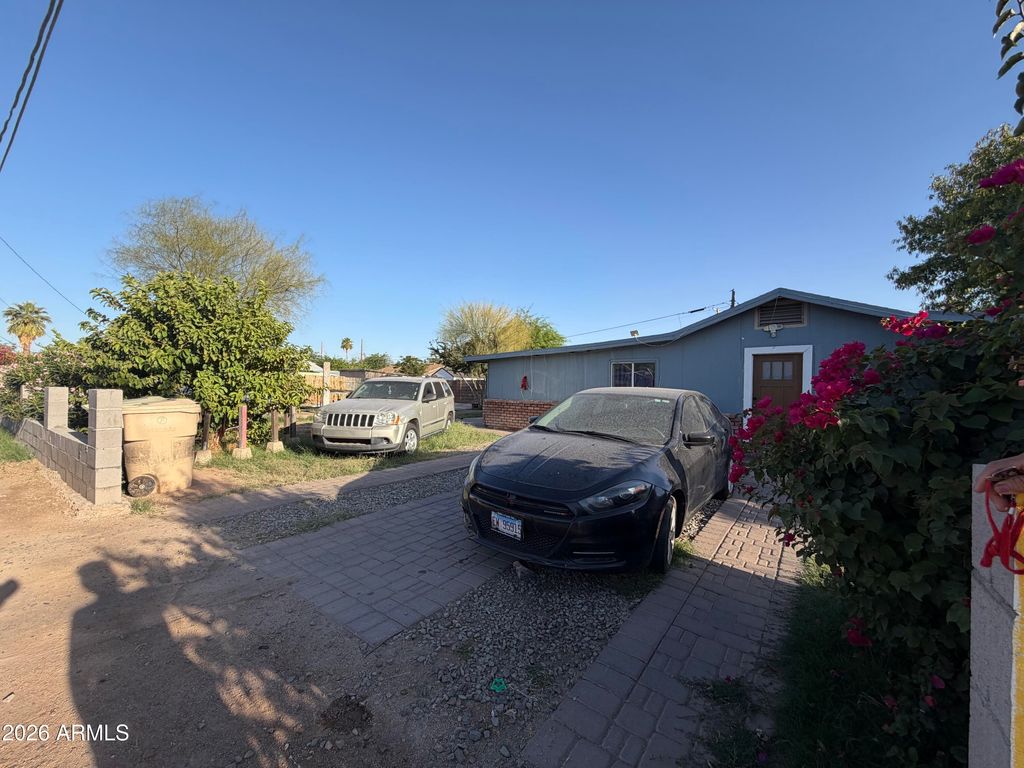 Image 1 of property listing at 6019 W ORANGEWOOD Avenue, Glendale, AZ 85301