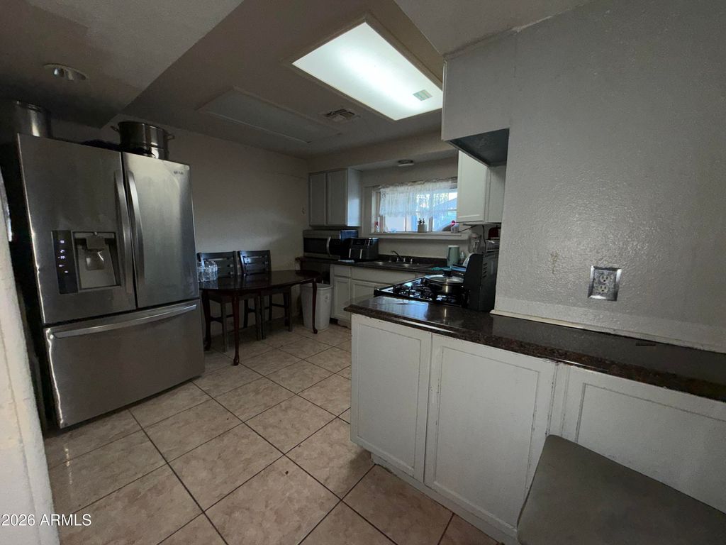 Image 2 of property listing at 6019 W ORANGEWOOD Avenue, Glendale, AZ 85301