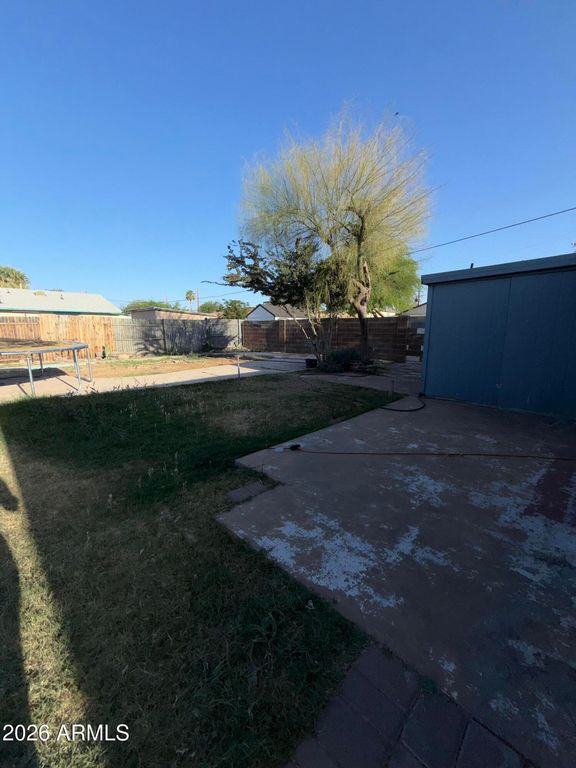 Image 5 of property listing at 6019 W ORANGEWOOD Avenue, Glendale, AZ 85301