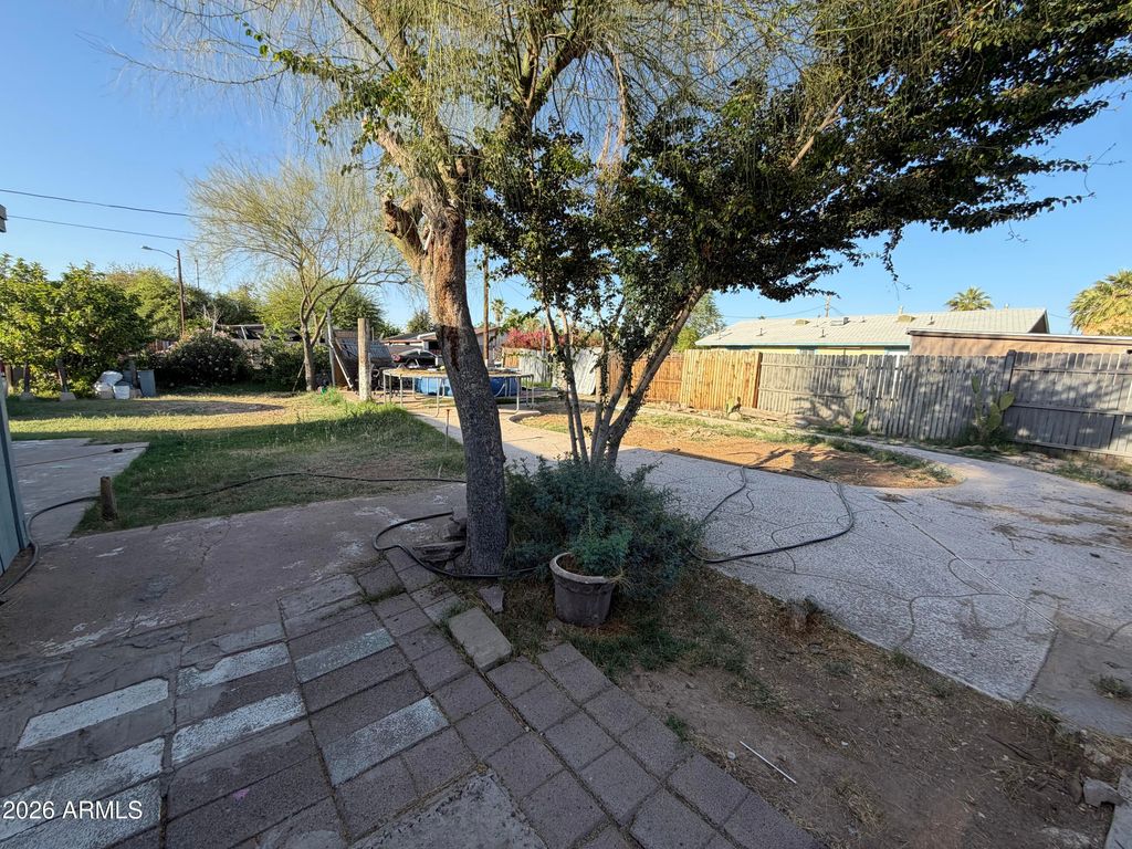 Image 7 of property listing at 6019 W ORANGEWOOD Avenue, Glendale, AZ 85301