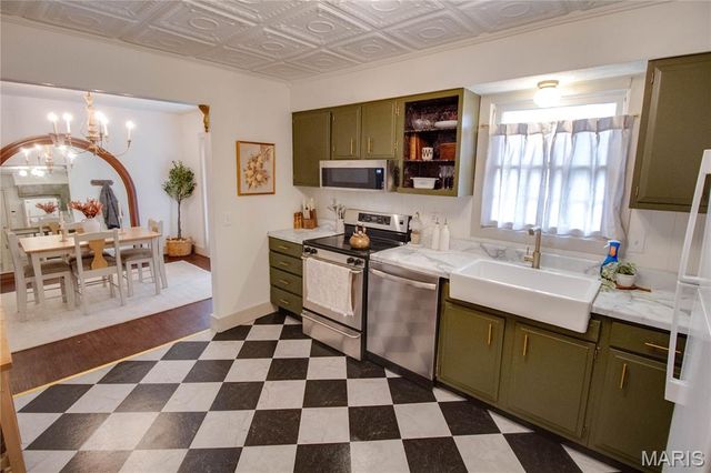 610 Vermont Street, Bethalto, IL 62010