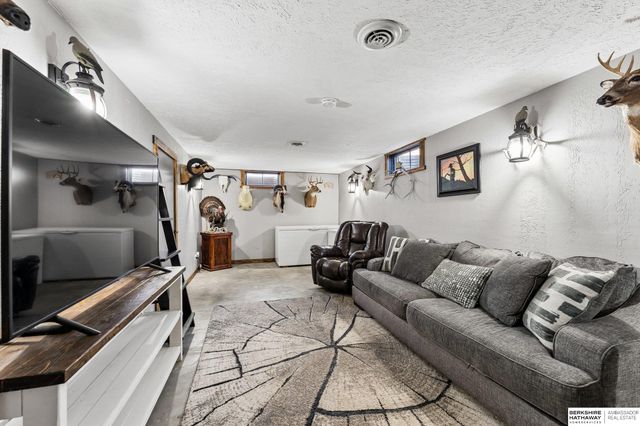 12858 A Street, Omaha, NE 68144