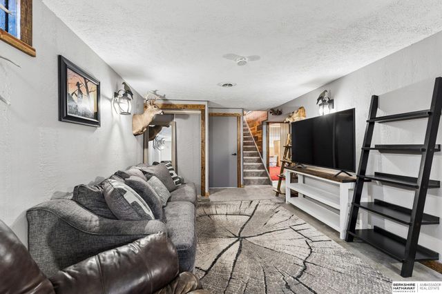 12858 A Street, Omaha, NE 68144