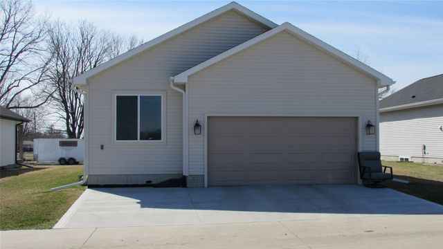 1608 Justice Way, Knoxville, IA 50138