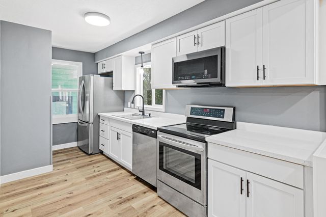 820 Point Douglas Road S, Saint Paul, MN 55119