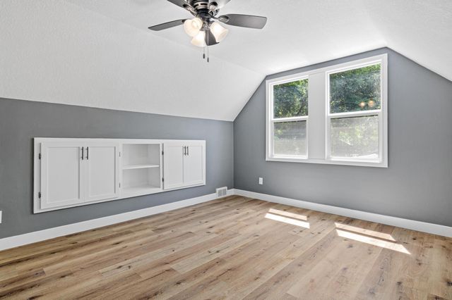 820 Point Douglas Road S, Saint Paul, MN 55119